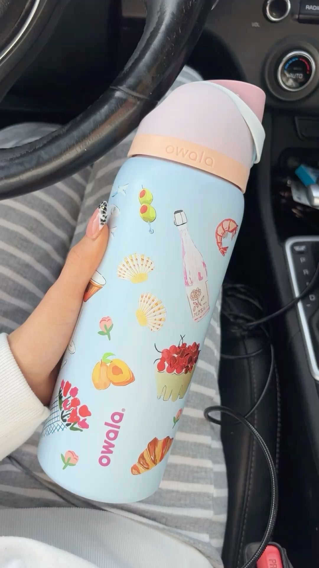 Picnic Perfection Owala FreeSip Bottle - 32 oz