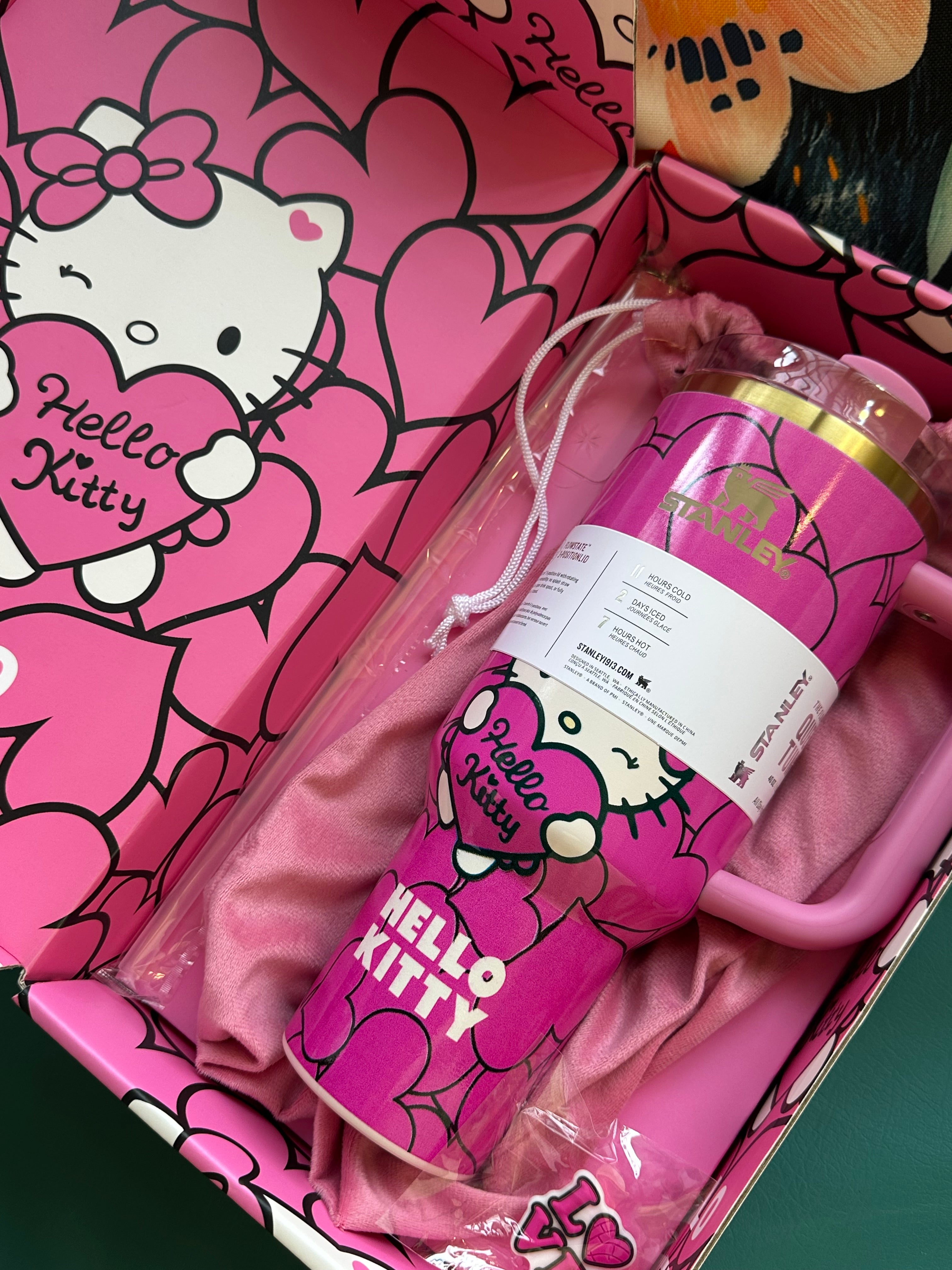 Hello Kitty Stanley Quencher H2.0 40oz FlowState Tumbler- Pink gift box