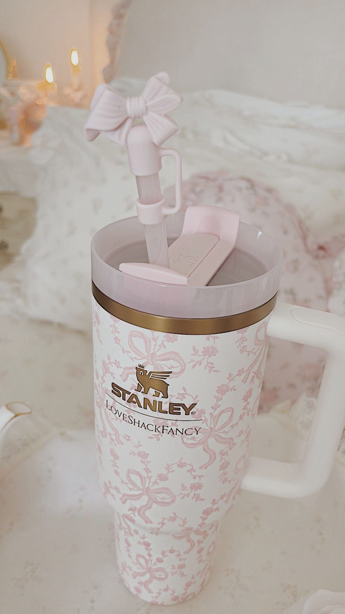 Stanley 1913 x LoveShackFancy Holiday Quencher H2.0  FlowState Tumbler 40 OZ in Coquette Bow