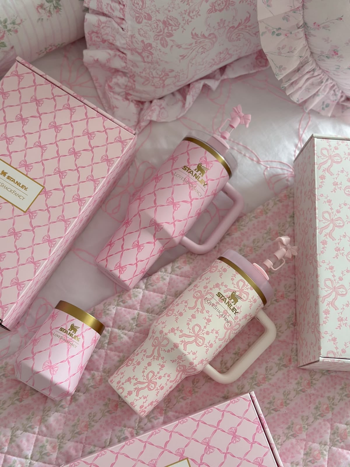 Stanley 1913 x LoveShackFancy Holiday Quencher H2.0  FlowState Tumbler 40 OZ in Coquette Bow