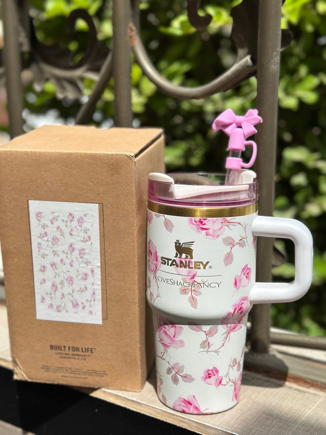 The Stanley x LoveShackFancy Quencher 20 oz– Ribbon Rosa Collection