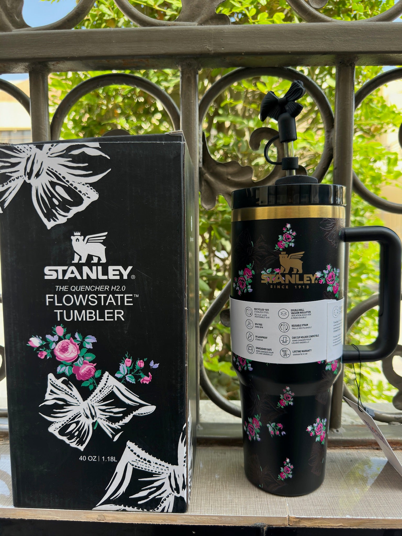 Stanley Quencher H2.0 Flowstate 40 oz Black Bow Tumbler