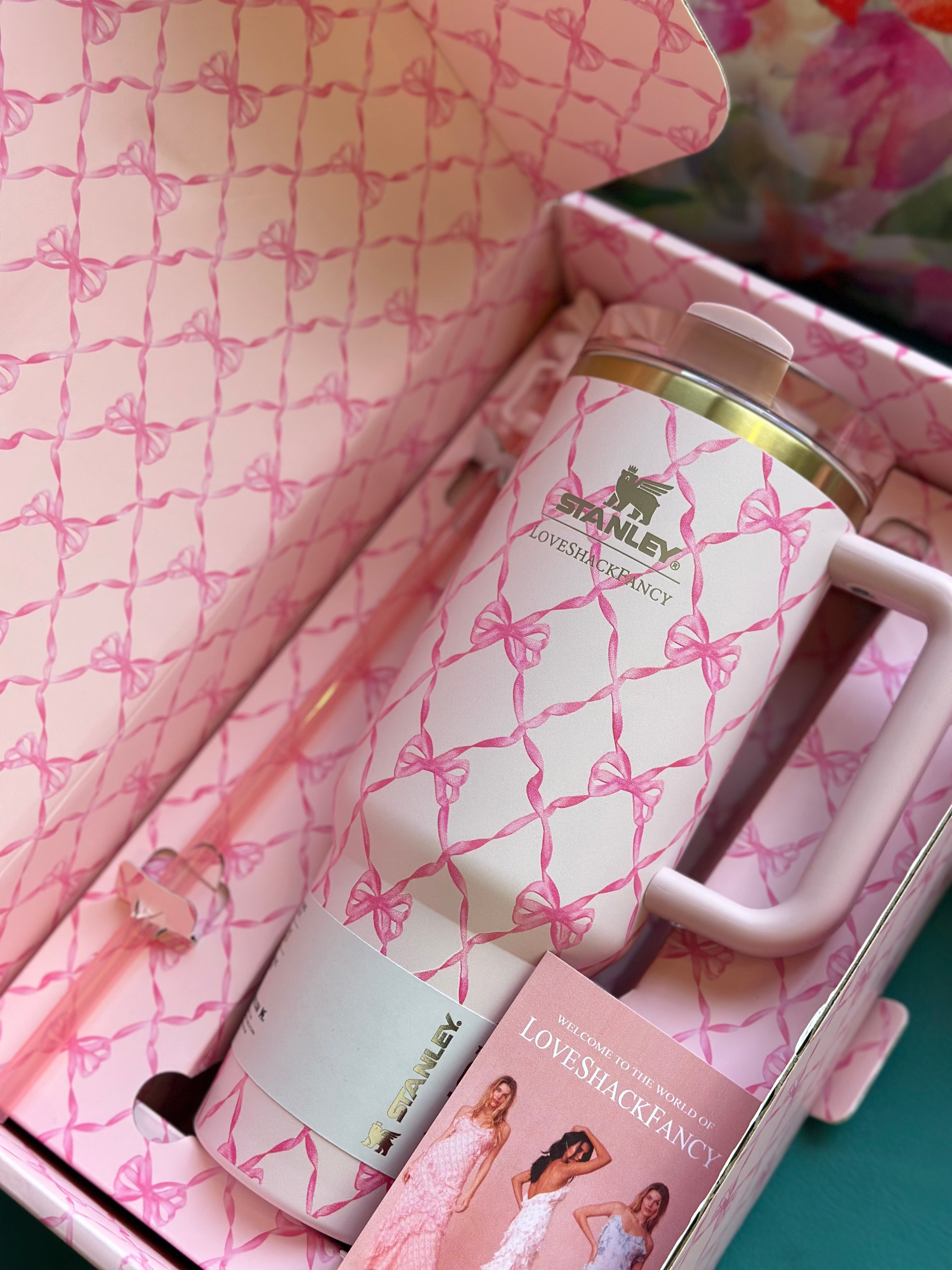 Stanley 1913 x LoveShackFancy Holiday Quencher H2.0  FlowState Tumbler 40 OZ in Coquette Bow