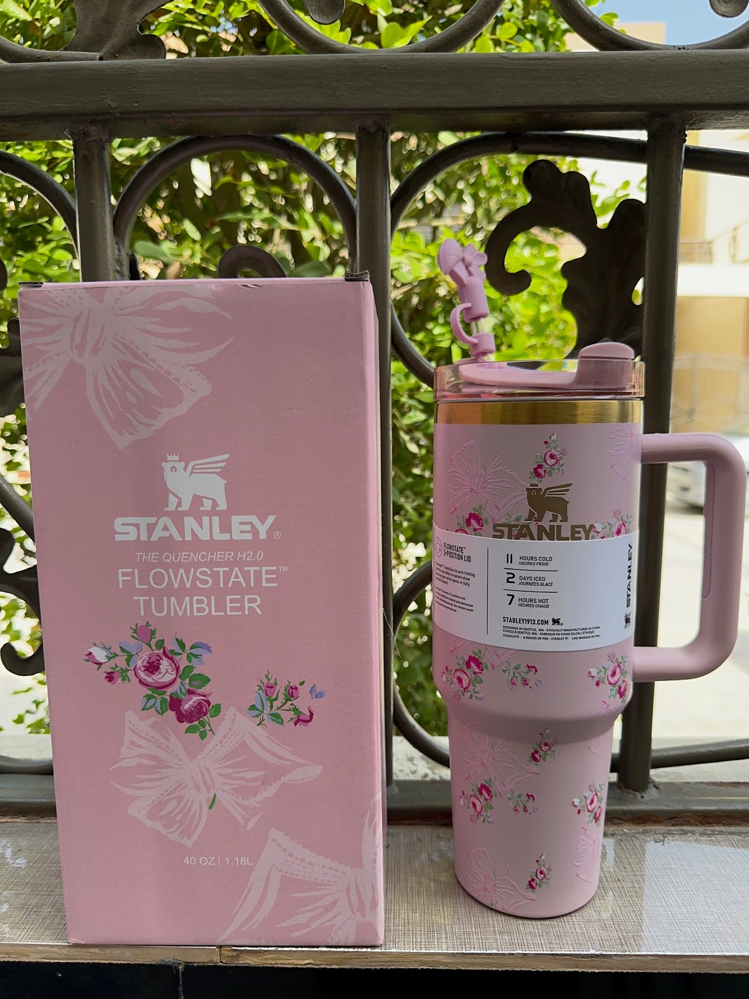Stanley Quencher H2.0 Flowstate 40 oz Pink Bow Tumbler